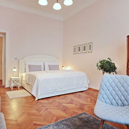 Apartment In The Heart Of Praga Zewnętrze zdjęcie